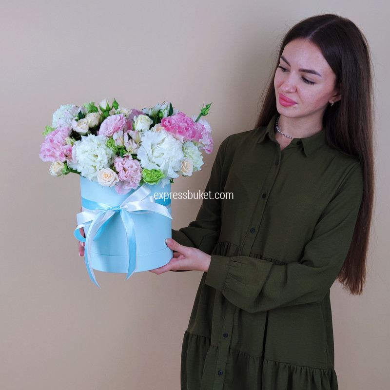 Шляпная коробка голубая