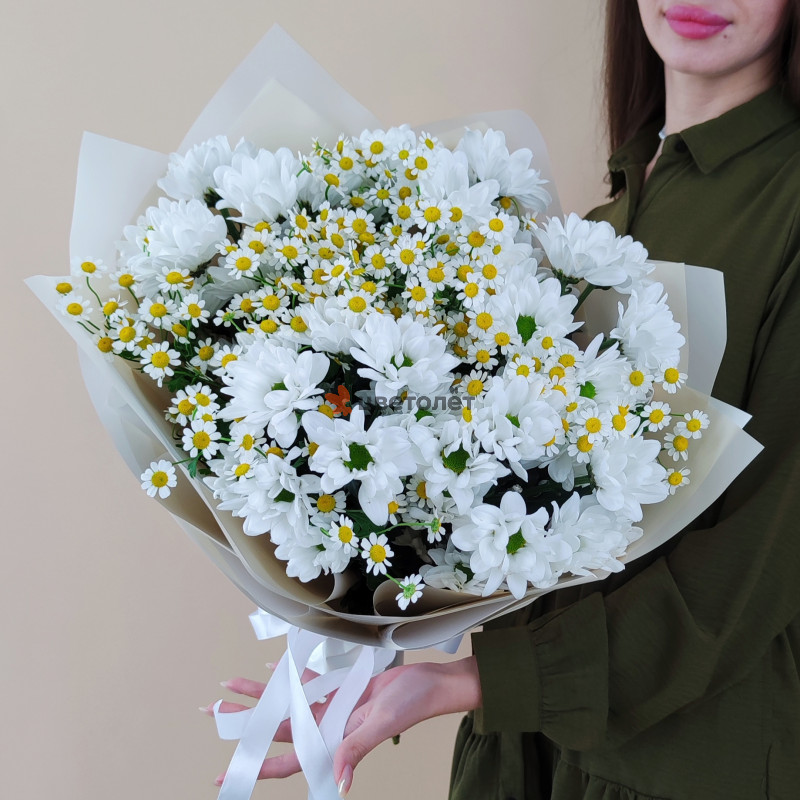 Букет с хризантемой и танацетумом