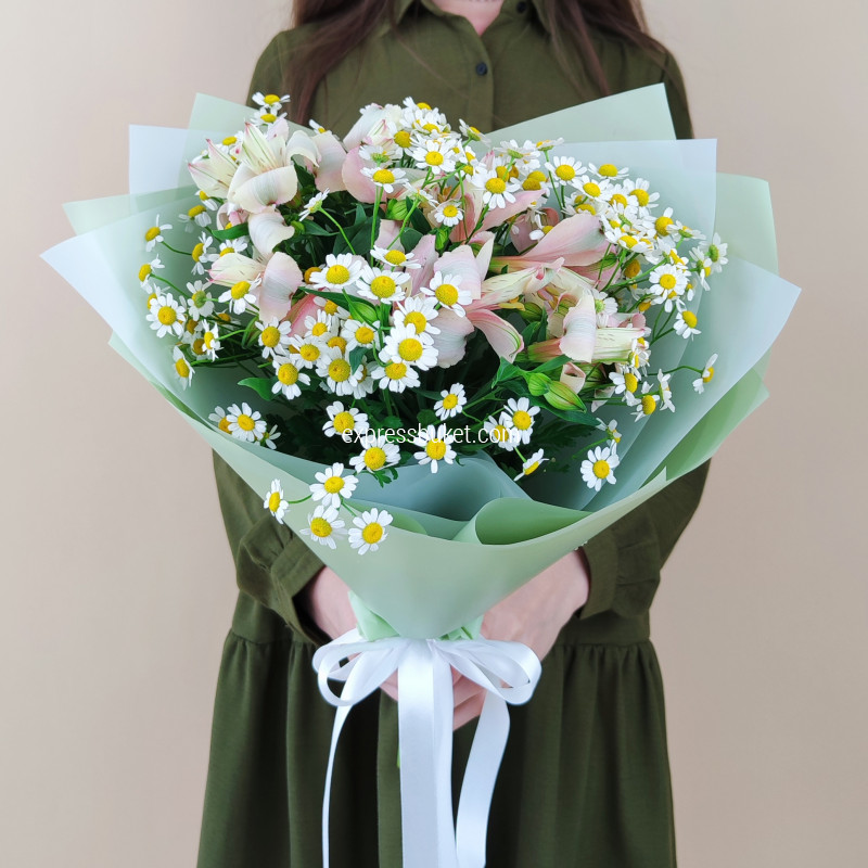 Букет альстромерий с танацетумом